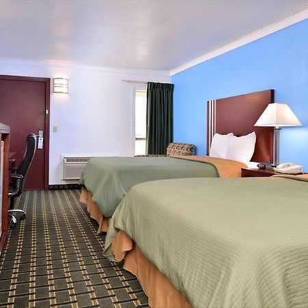 Executive Inn Edmond Habitación foto